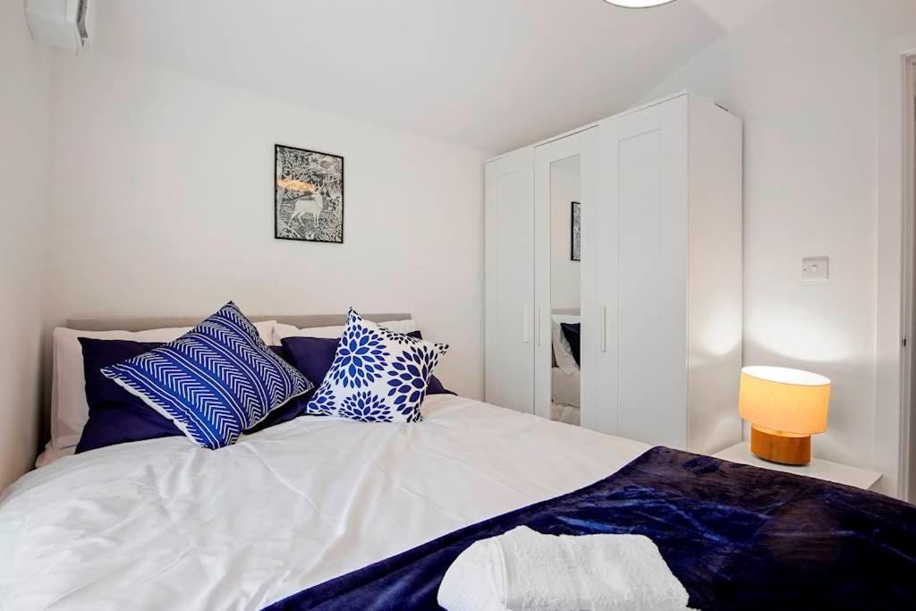 Canning Town 4 Bed Flat Sleeps 7- For Groups, Families And Contractors- With Free Parking Apartamento