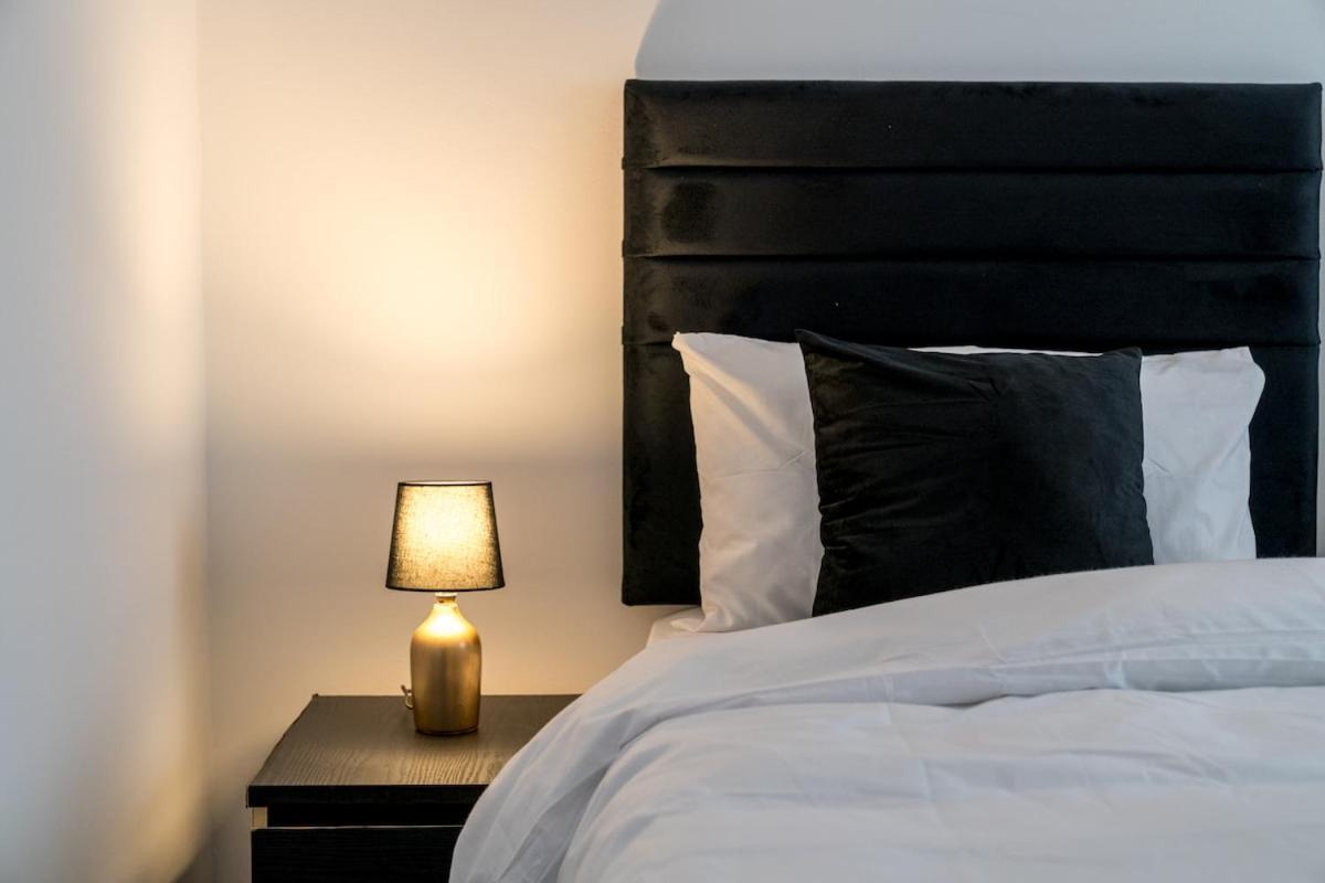 Apartamento Canning Town 4 Bed Flat Sleeps 7- For Groups, Families And Contractors- With Free Parking Londres