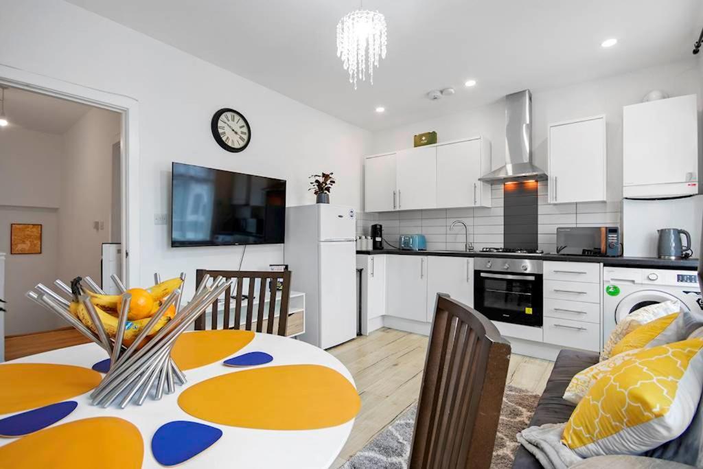 Canning Town 4 Bed Flat Sleeps 7- For Groups, Families And Contractors- With Free Parking Apartamento