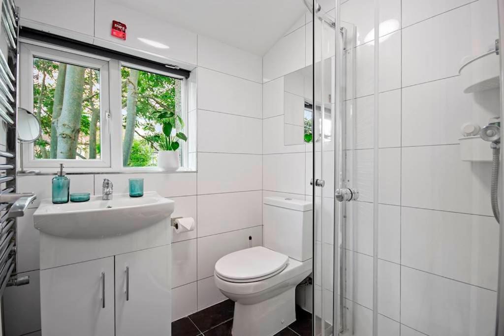 Canning Town 4 Bed Flat Sleeps 7- For Groups, Families And Contractors- With Free Parking Apartamento *