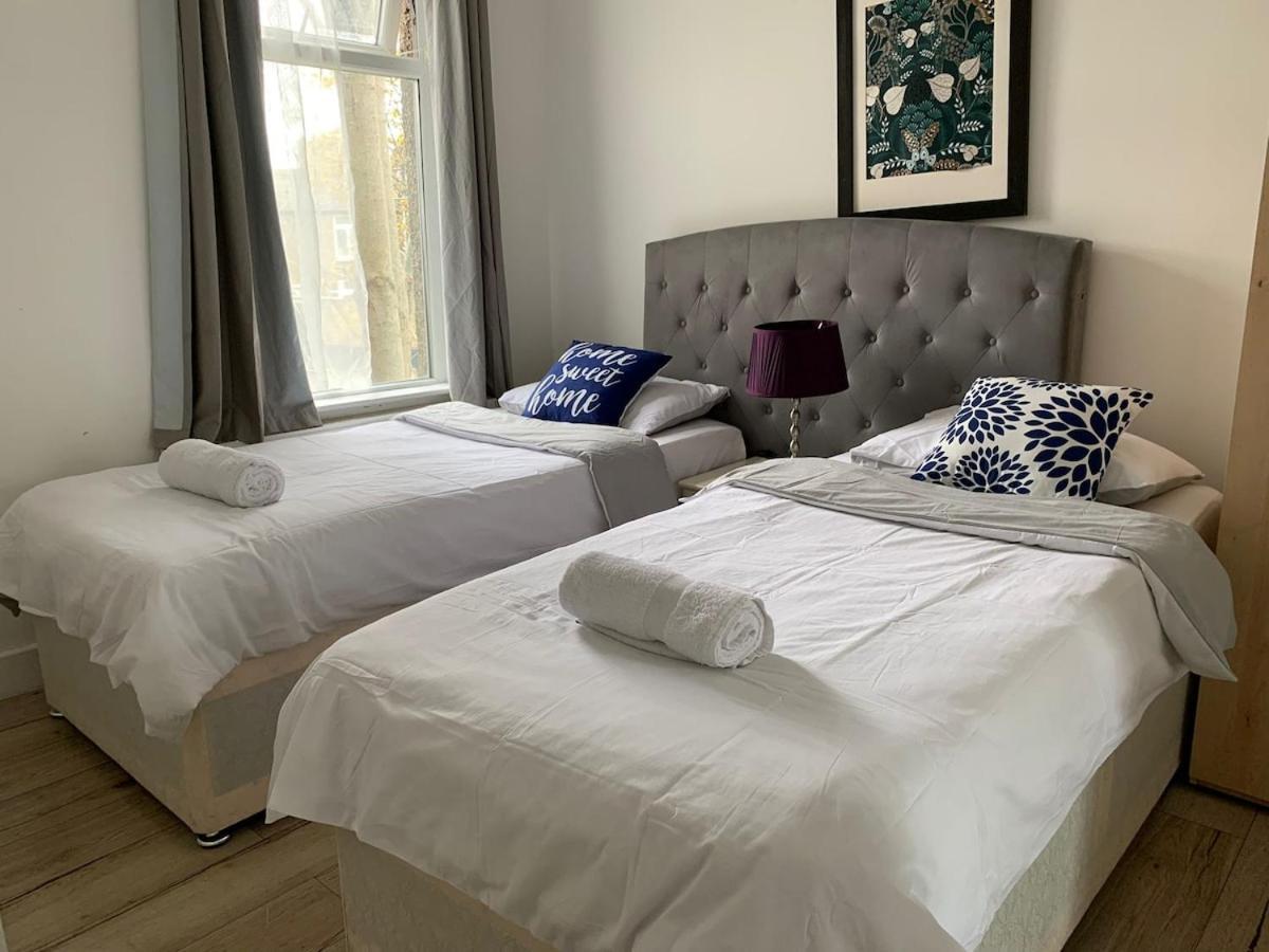 Canning Town 4 Bed Flat Sleeps 7- For Groups, Families And Contractors- With Free Parking Londres