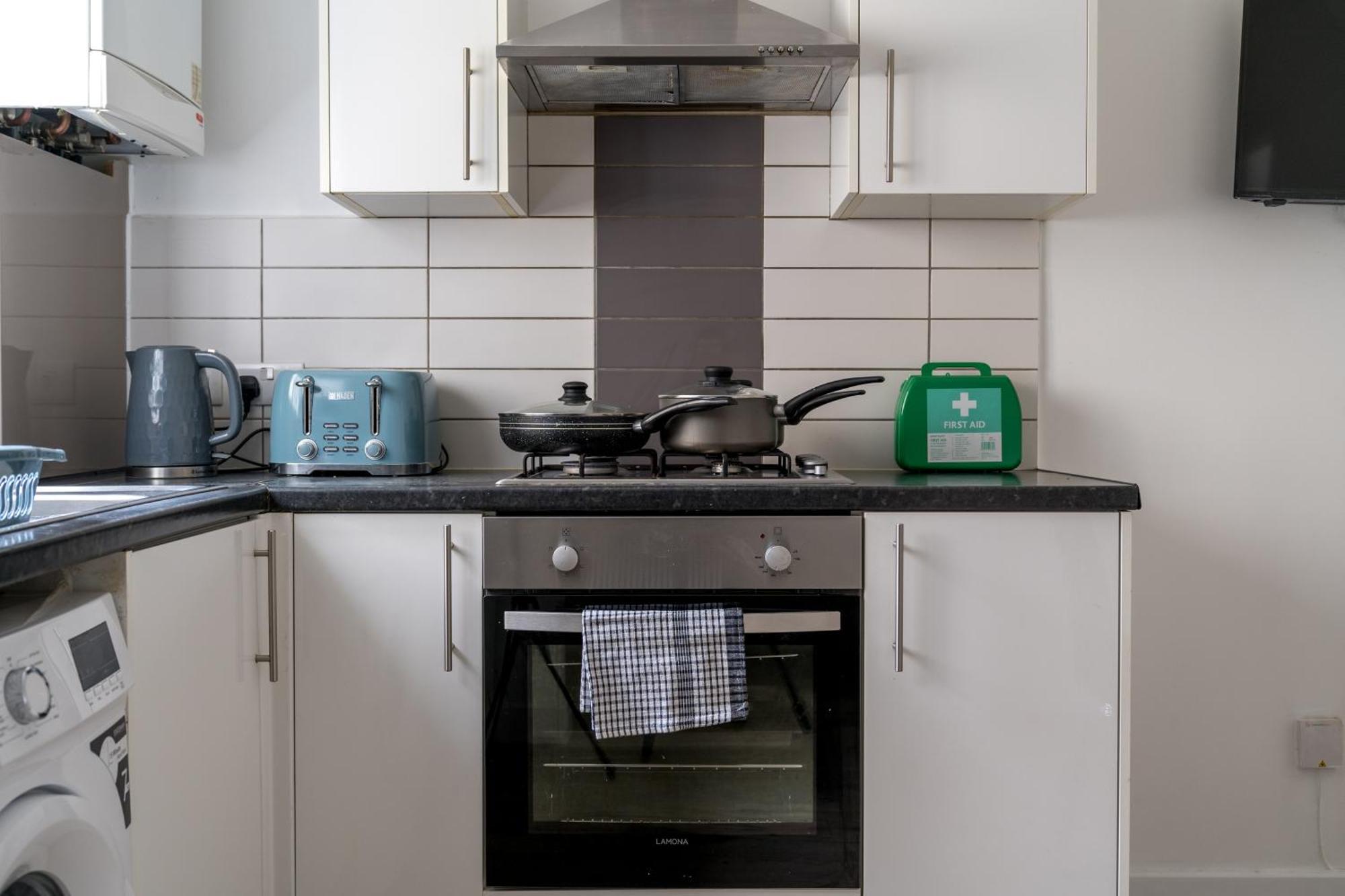 Canning Town 4 Bed Flat Sleeps 7- For Groups, Families And Contractors- With Free Parking * Londres