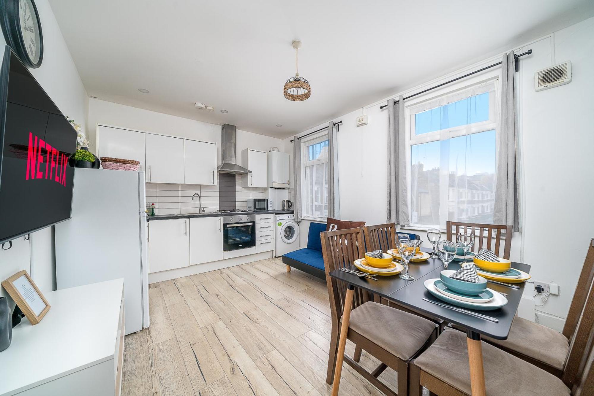 Canning Town 4 Bed Flat Sleeps 7- For Groups, Families And Contractors- With Free Parking Londres