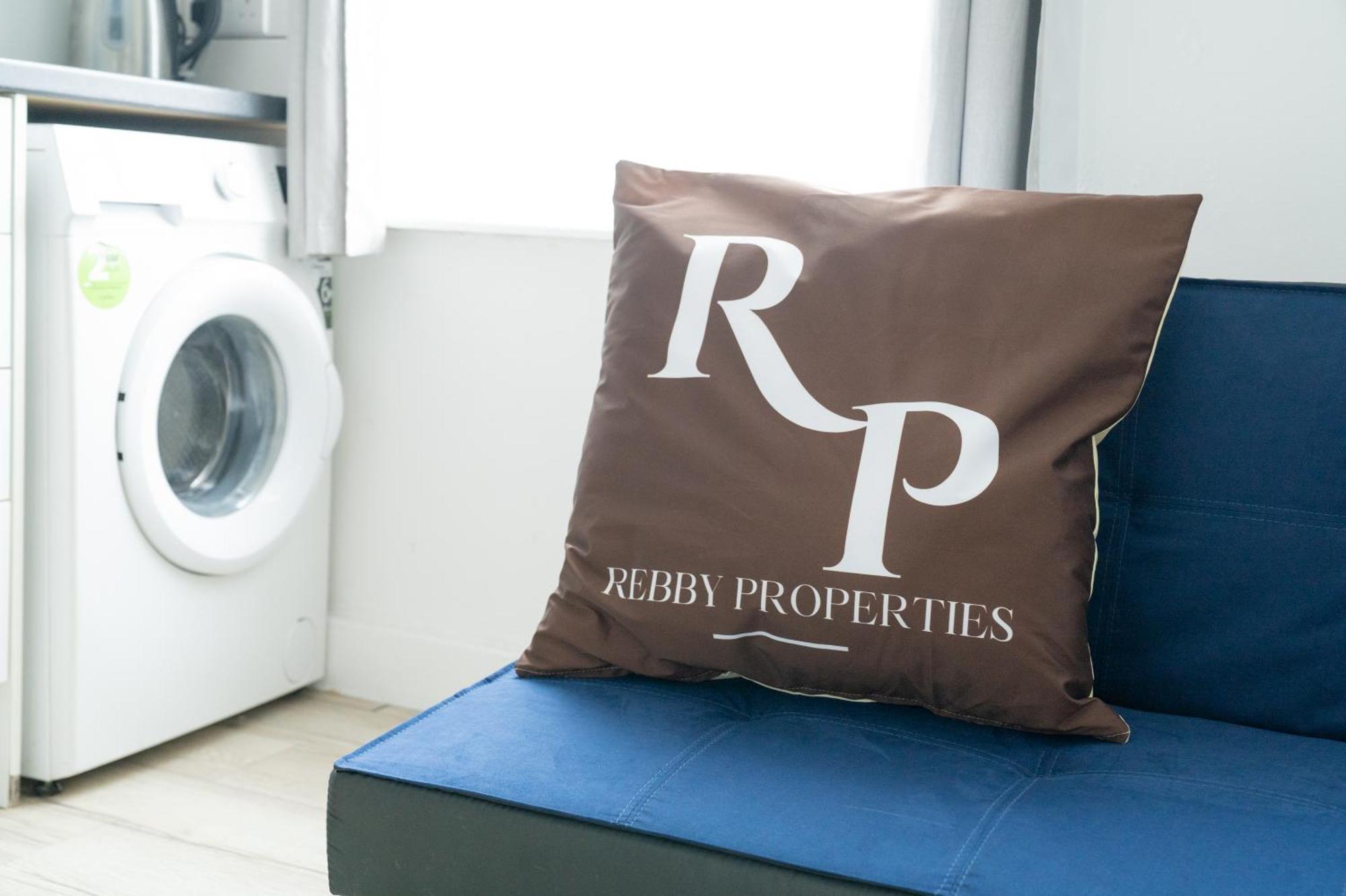 Canning Town 4 Bed Flat Sleeps 7- For Groups, Families And Contractors- With Free Parking * Londres