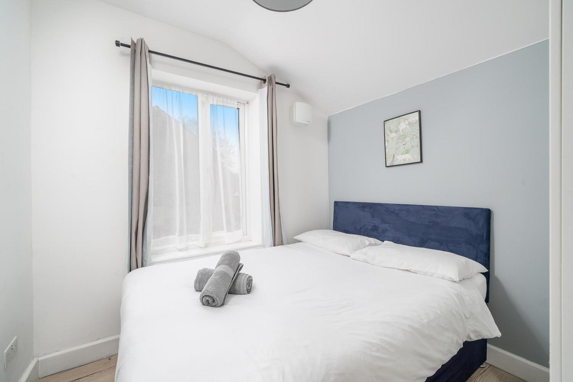 Canning Town 4 Bed Flat Sleeps 7- For Groups, Families And Contractors- With Free Parking Apartamento *