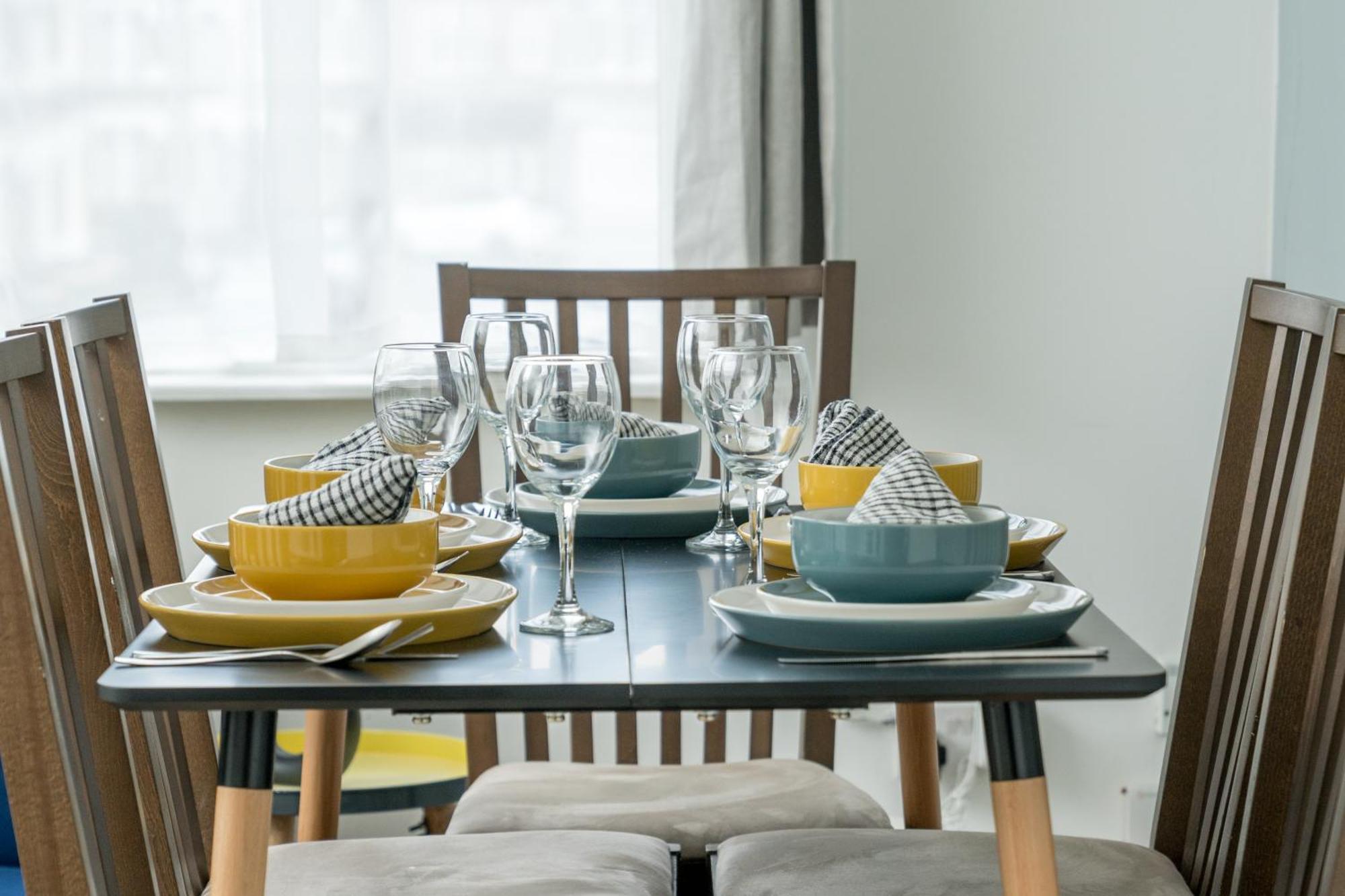 Canning Town 4 Bed Flat Sleeps 7- For Groups, Families And Contractors- With Free Parking Apartamento Londres