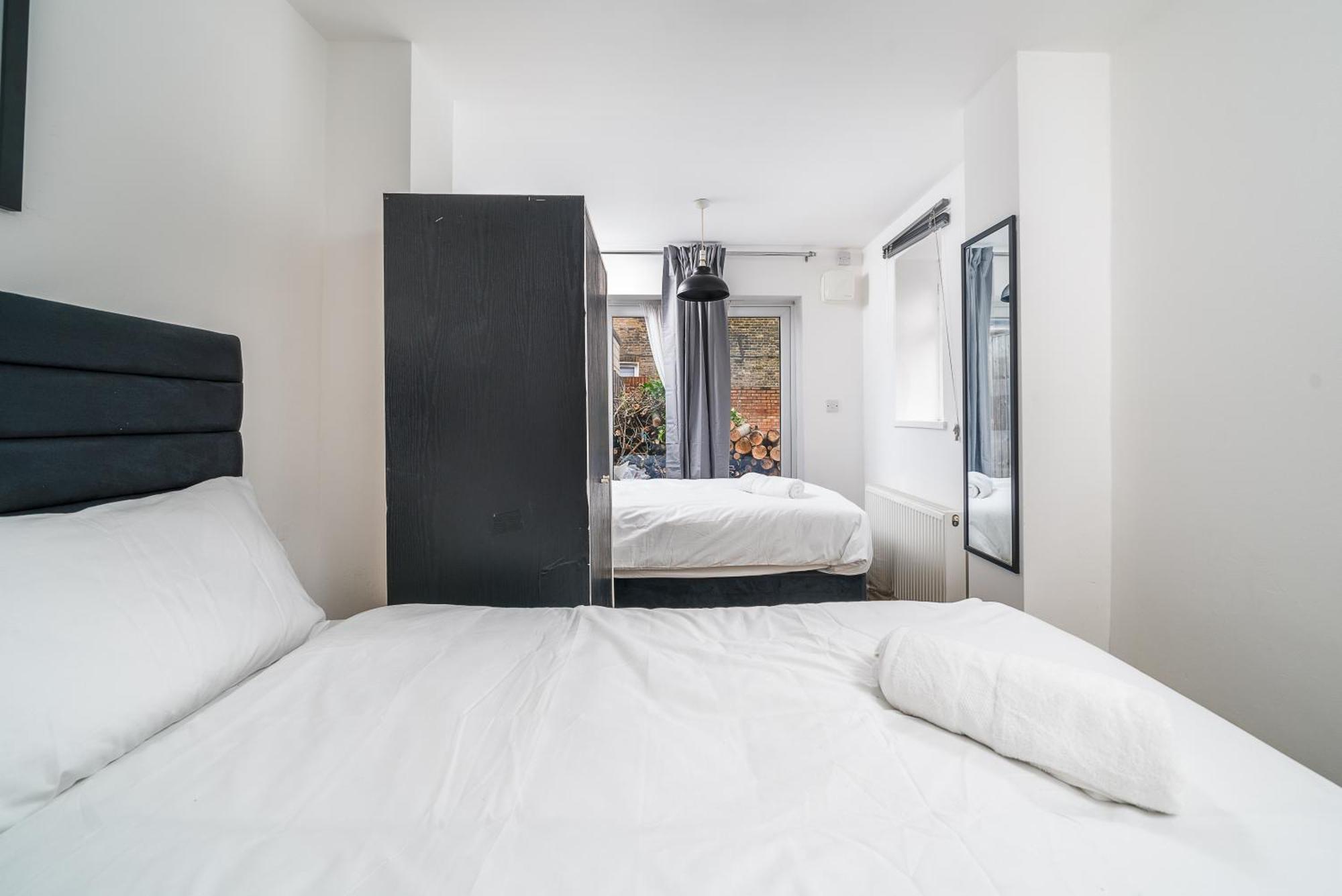 Canning Town 4 Bed Flat Sleeps 7- For Groups, Families And Contractors- With Free Parking Apartamento *